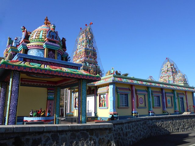 Le temple de la Chaumière, au milieu des cultures maraîchères