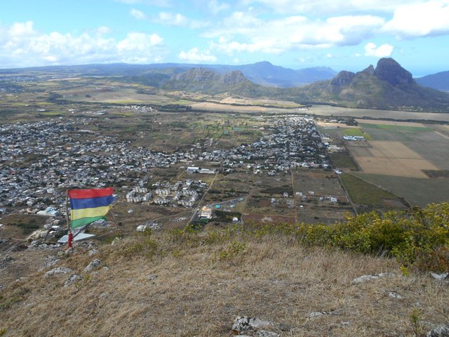 Les Trois Mamelles derrière Quatre Bornes et Vacoas