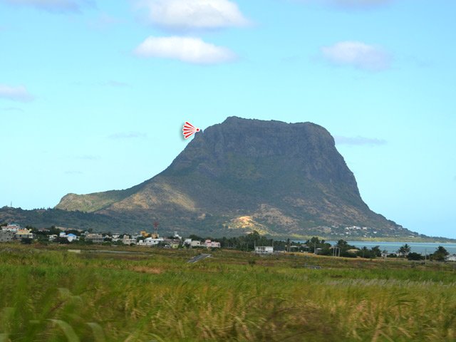Le Morne vu de la Gaulette. Le point de vue indique le terminus du sentier
