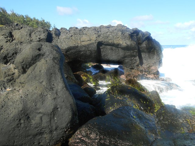 Forme très curieuse pour cette grande arche
