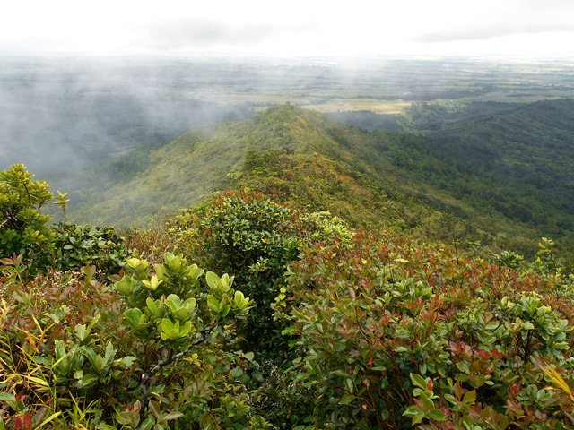 Encore un sentier en ligne de crête sur cet autre face