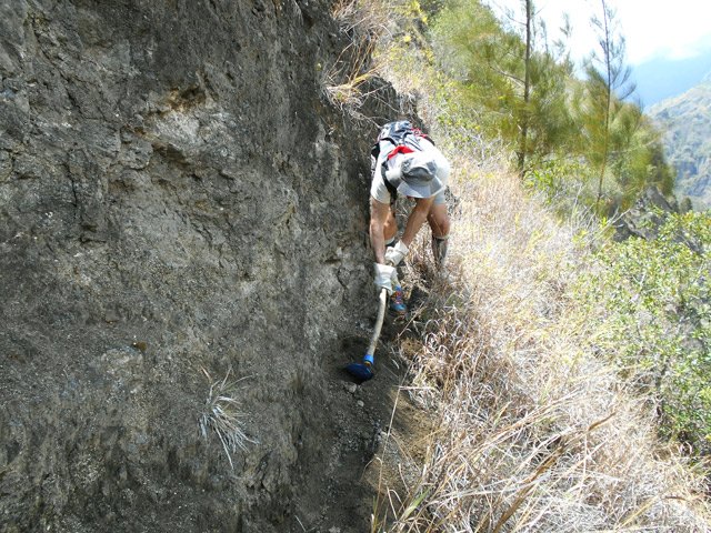 Après toutes ces années d'oubli, la trace est bien étroite !