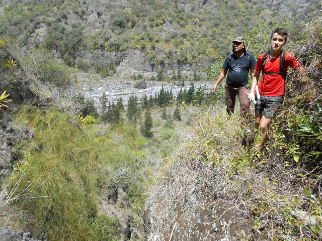 Ravin vertigineux. Attention où poser les pieds