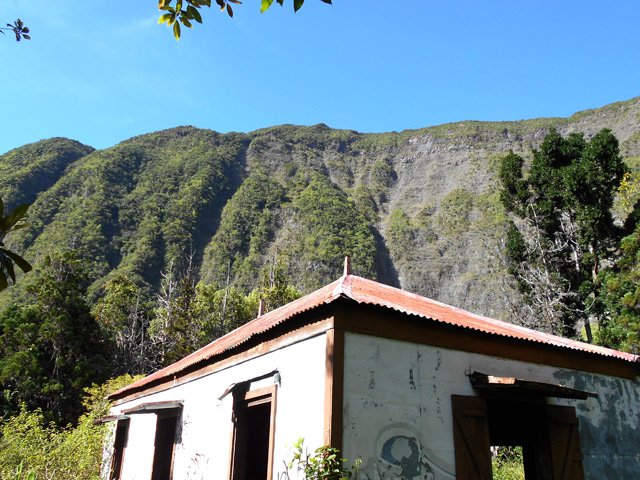 L'îlet n'est pas autant respecté que le panneau de l'ONF le demande
