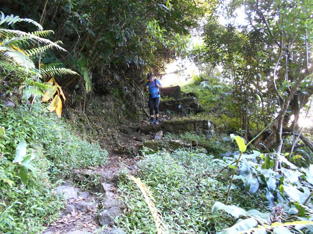 On rencontre trois portions en descente plus forte jusqu'à la passerelle