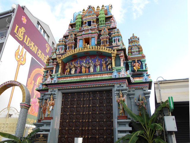 La façade du grand Temple Kalikambal de la Rue du Maréchal Leclerc