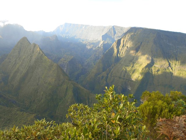 Il se lève également sur le Cirque de Mafate