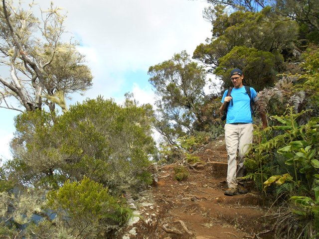 1200 m d'à-pic sur la droite impose de la prudence