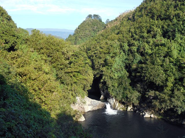 Vue sur le Bassin Cerise depuis le sentier