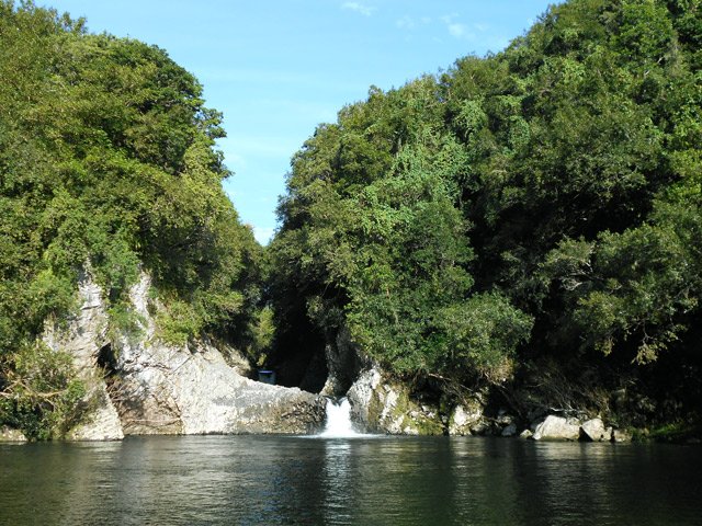 Le même vaste bassin après une courte descente un peu raide