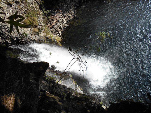 Admirez la chute bruyante mais attention à la glissade