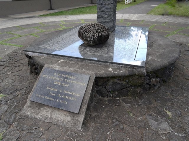 Monument dédié aux esclaves, au centre ville