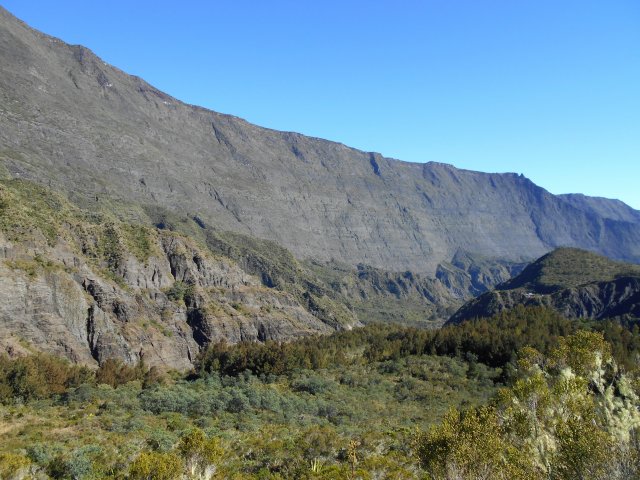 Le rempart de Mafate, du Grand Bénare jusqu'au Maïdo