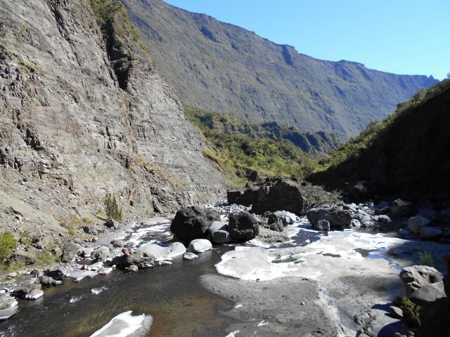 Premier passage le long de la Rivière des Galets