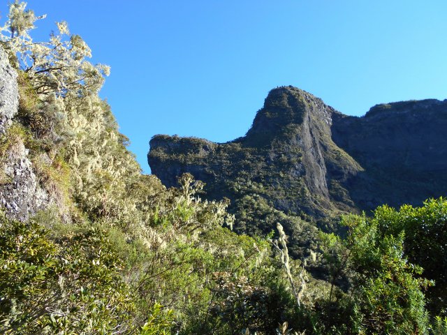 Le Nez de Bœuf en forme de tête de chien grossit au fur et à mesure de la montée
