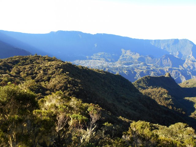 Le soleil se lève sur Cilaos