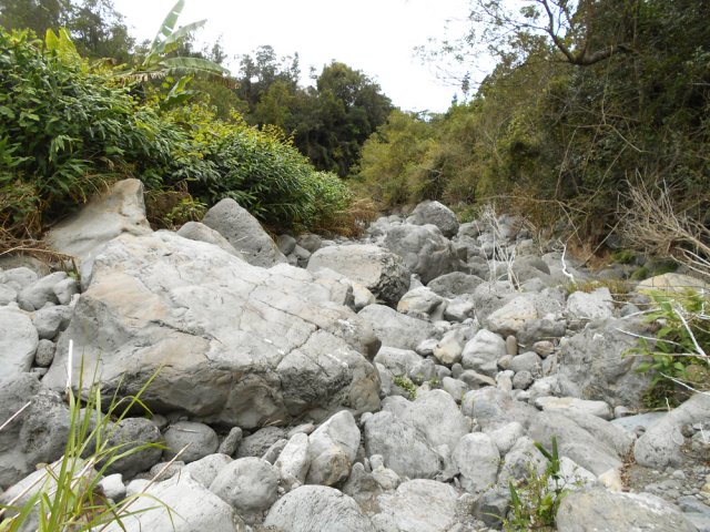 Certaines grosses roches n'empêchent jamais le passage