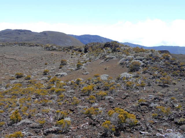 On en fait le tour très aisément en marchant sur les bords
