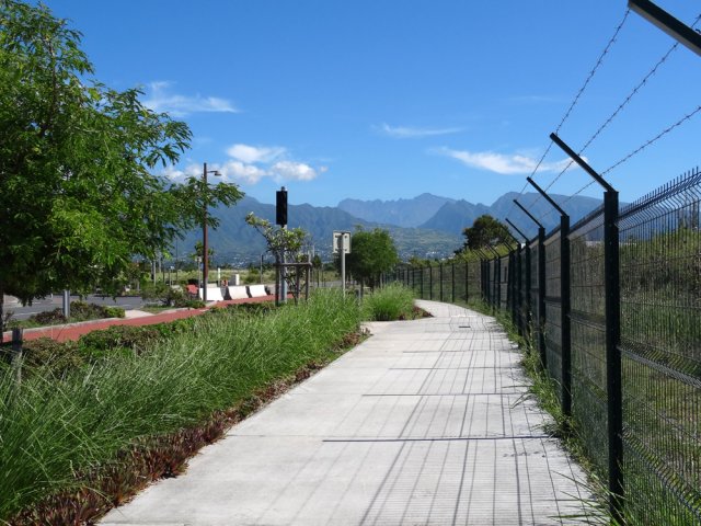 Fin de la balade en longeant les derniers grillages