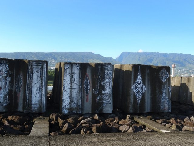 Plusieurs dizaines de tonnes pour ces blocs en béton