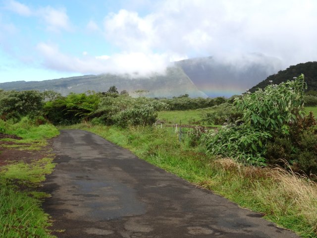 Quelques gouttes de pluie sur Grand Bassin créent un arc-en-ciel