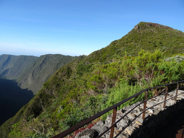 La murette basse permet à tous de profiter du point de vue