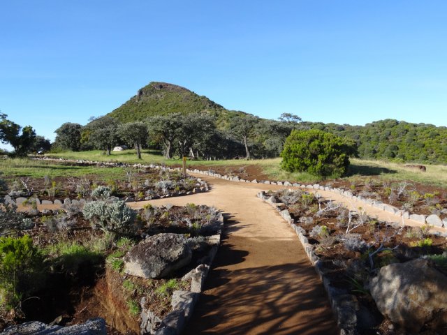 Début de la piste en boucle avec premières vues sur le Nez de Bœuf