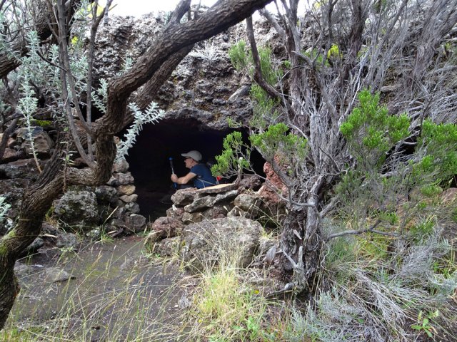 La caverne est basse mais peut contenir 6 dormeurs