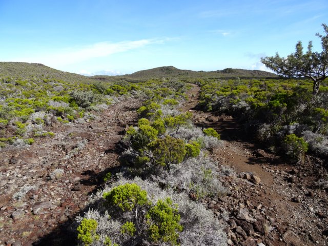 La piste de gauche, frôle le GRR2 à droite