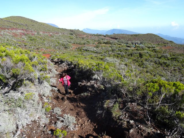 Le sentier est très caillouteux dès le départ