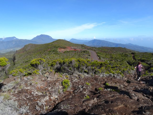 Plus haut, les plaques de vieux basalte reprennent le dessus