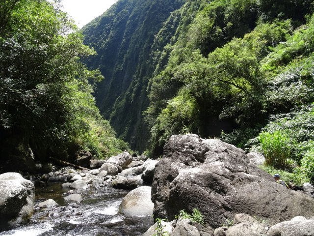 Début de la descente en longeant le Bras de Caverne