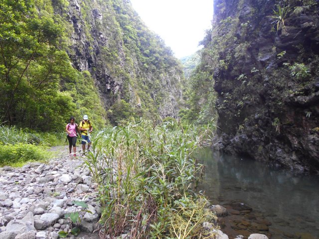 La berge est parfois très facile à suivre