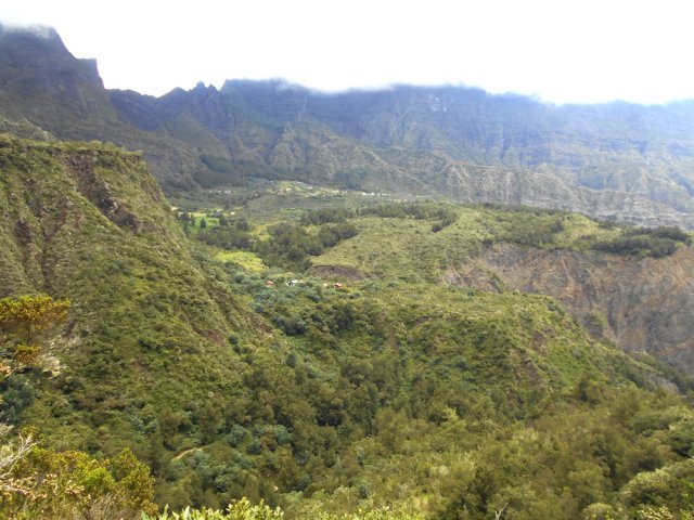Le Plateau du Kerval à gauche et Marla dans le fond