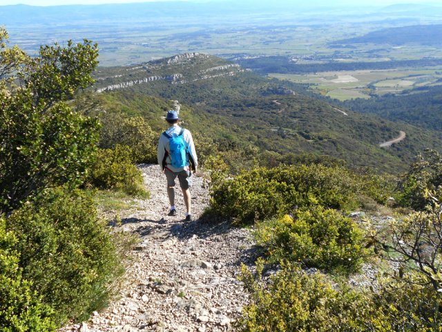 Début de la descente sur un lit de petits cailloux