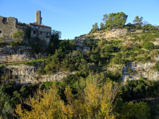 Les ruines du donjon, seul vestige du château encore debout