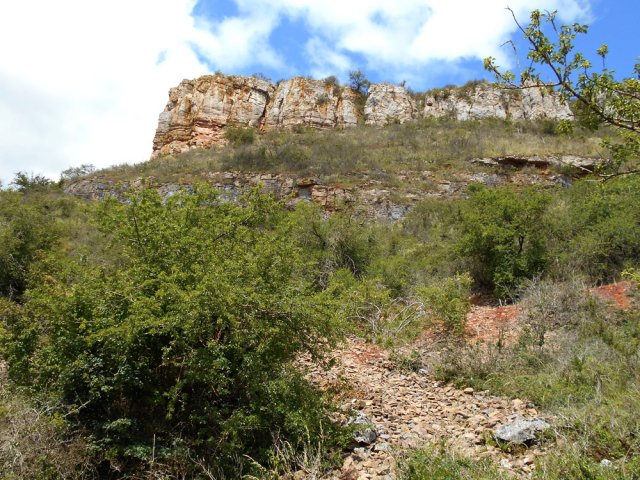 Une autre vue d'ensemble de la roche