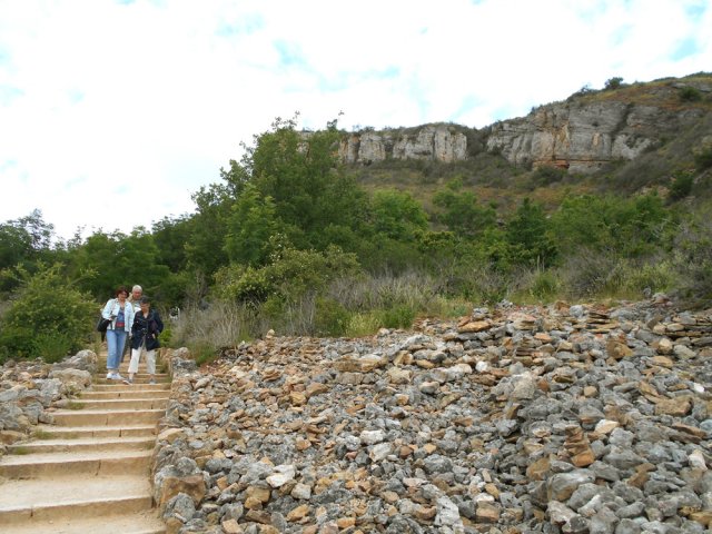 Le sol est caillouteux mais le sentier de très bonne facture