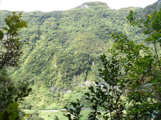 Le rempart de l'autre côté de la rivière