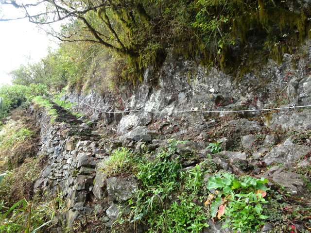 Le sentier en escalier a été aménagé depuis très longtemps