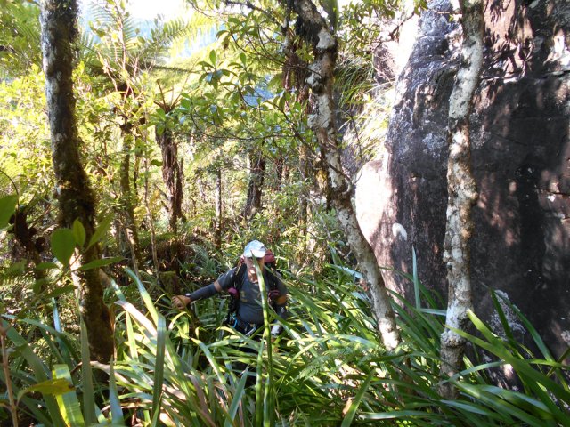 La seule portion plate le long de la falaise avant de plonger à nouveau