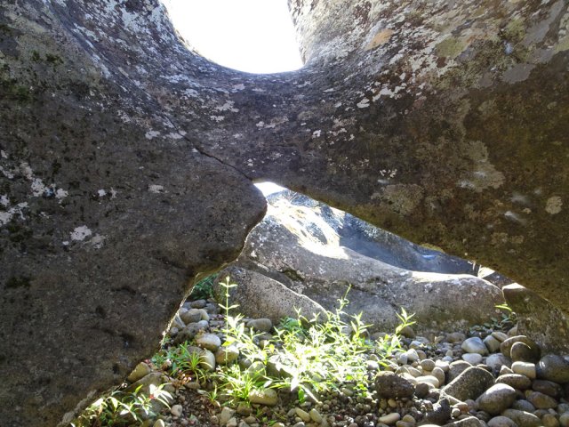 On peut descendre sous certaines arches