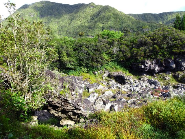 Une grande arche en rive droite, près du pont