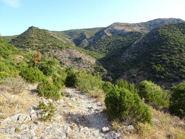 Nouvelle forte montée caillouteuse vers la stèle