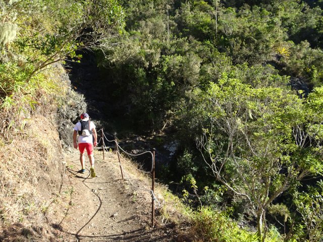Passage protégé en bordure de rempart, vers le Taïbit