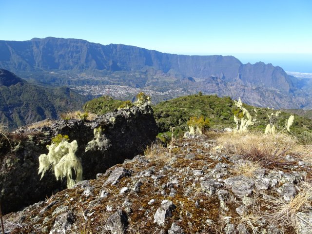 Point de vue sur Cilaos depuis le sommet de la roche fendue