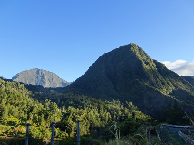 Une idée de la montée au Piton d'Anchain depuis le parking