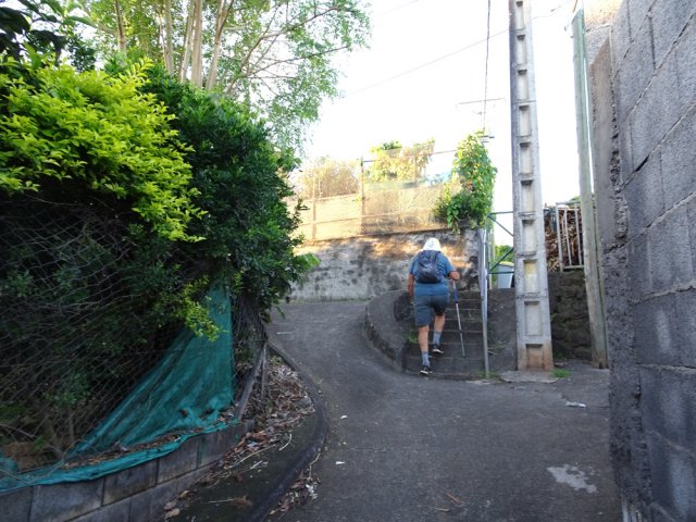 La première ruelle de la boucle permet d'éviter la circulation