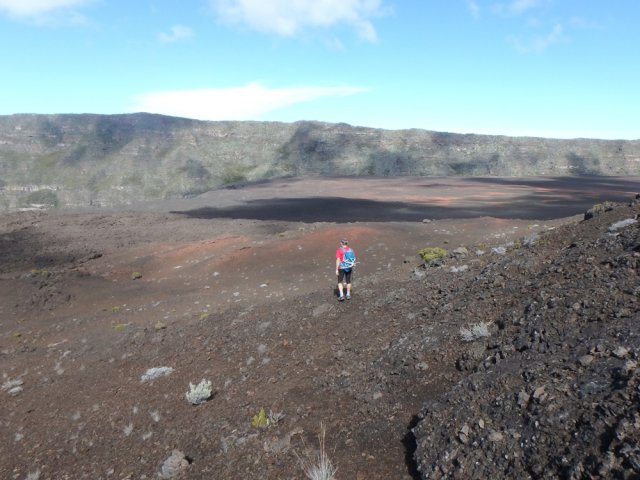 Suivre la trace en direction de la Plaine des Sables