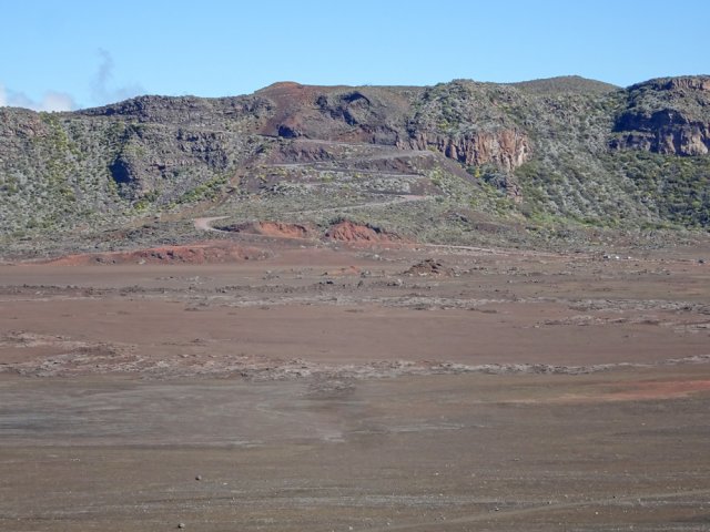 On distingue bien les lacets du Pas des Sables
